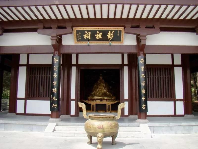 徐州其他的文化遗存还有彭祖井,彭祖祠,放鹤亭,黄楼,东坡石床,快哉亭