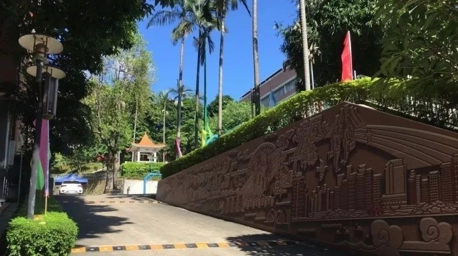 瞬间)女神像(相约广外艺的标志物)优越地理(天河客运站旁)燕岭校区