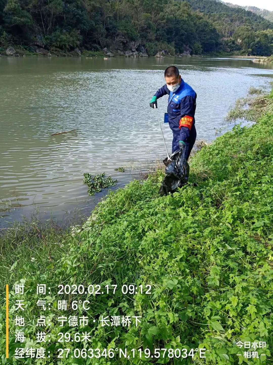 福安市康厝乡长潭村专管员雷润金▲福安市坂中乡专管员集中处理河道