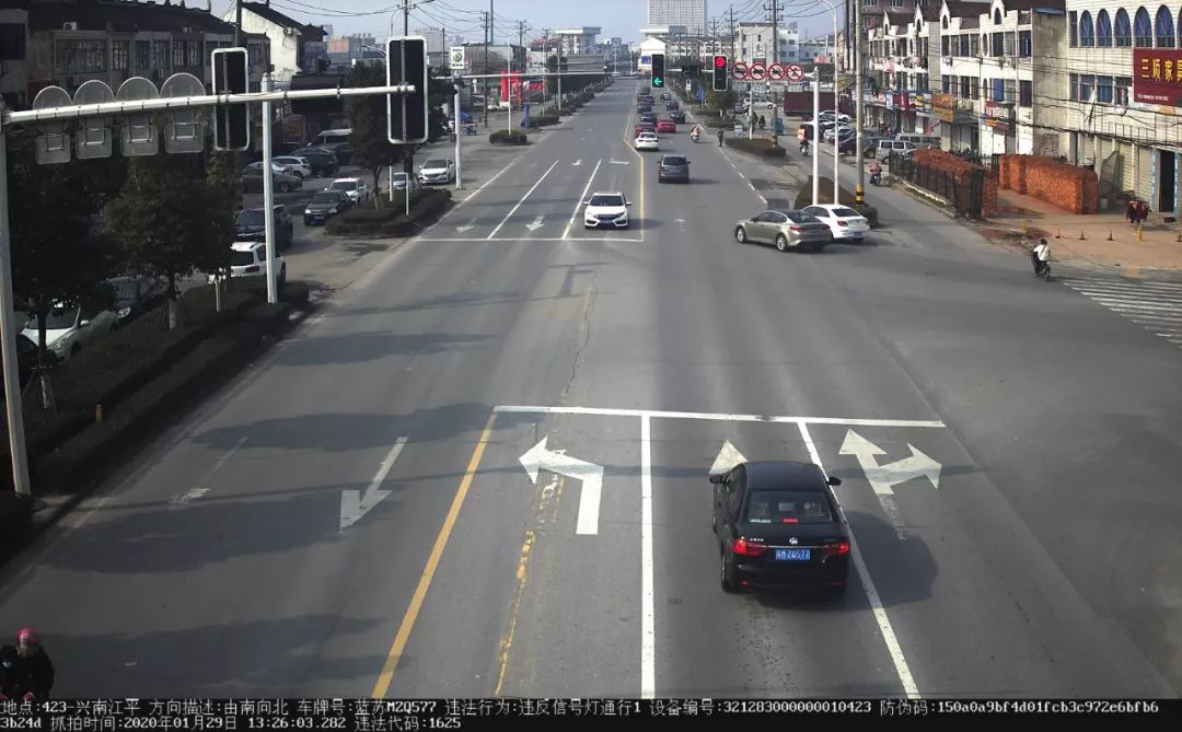 路口苏mq671u银杏镇海路口实线(白实线,单黄线,双黄线)不可压!
