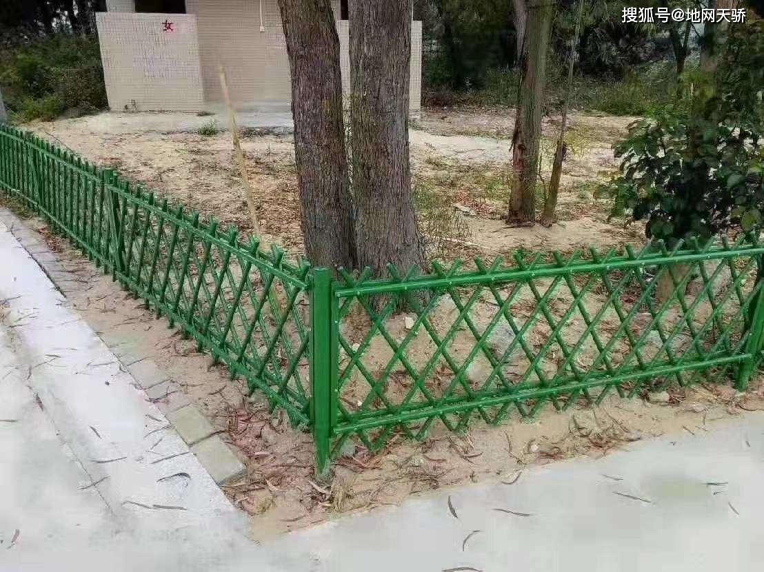 生态仿竹篱笆是一种很像竹子做的围栏,不仅美观,而且保留了原始乡村的
