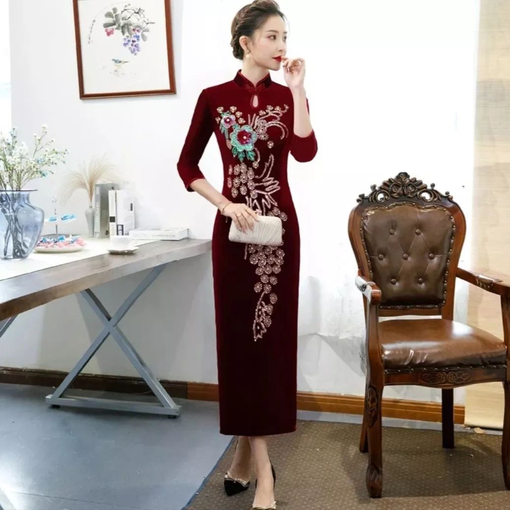 丝绒旗袍显尊贵品味高雅令人醉