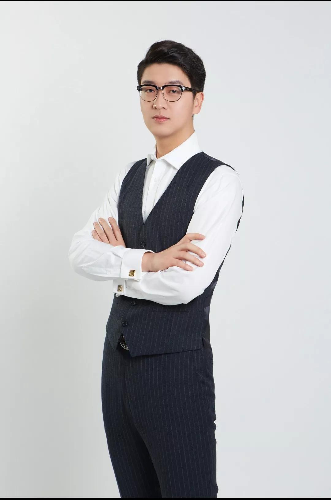 龙湖陈燎原:我叫陈燎原,现在是龙湖集团南京天钜项目的置业顾问,在