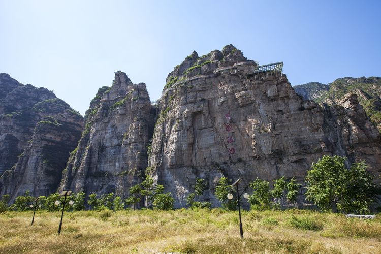 1/ 12 乐谷银滩位于房山十渡镇的三渡,靠近涞宝路