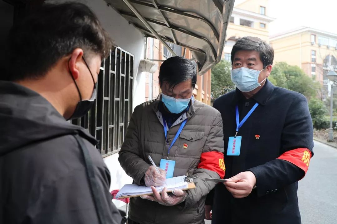 摸排消毒代购防护宣传社区工作人员的十八般武艺