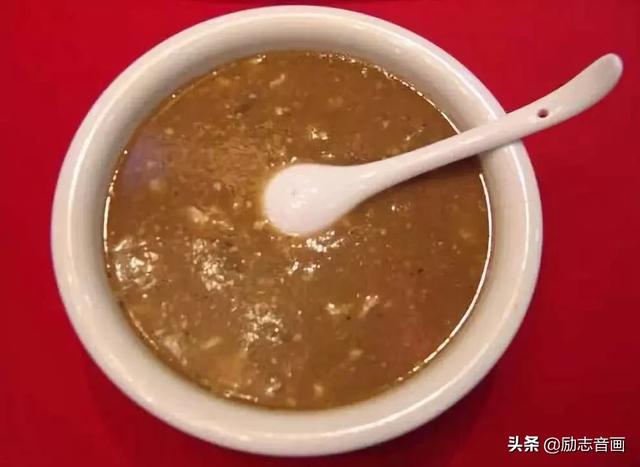 25基诺族—竹筒烧肉有点腻的肉染上了竹子清香味道简直太香了26京族