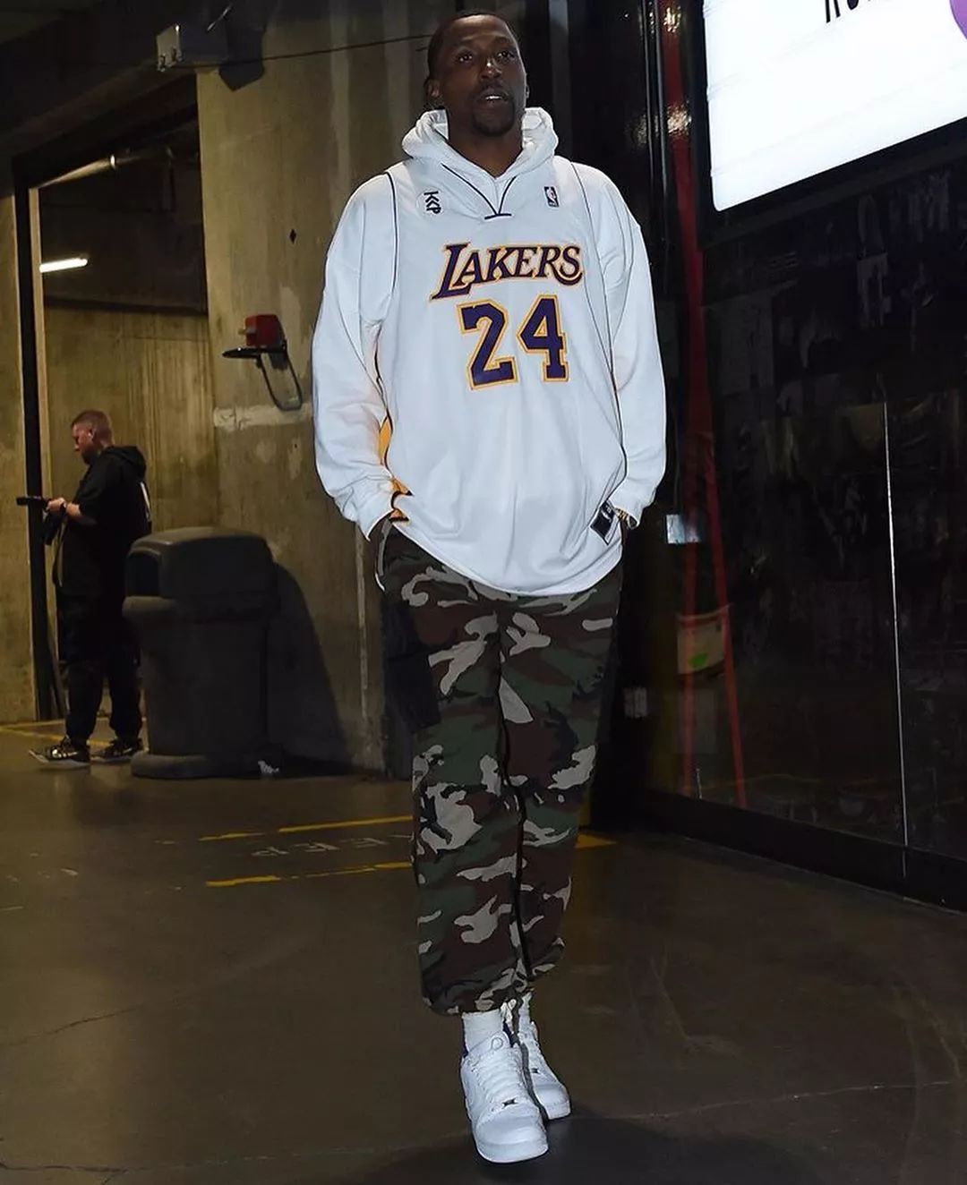 99的人都有的明星同款空军一号怎么搭更时髦