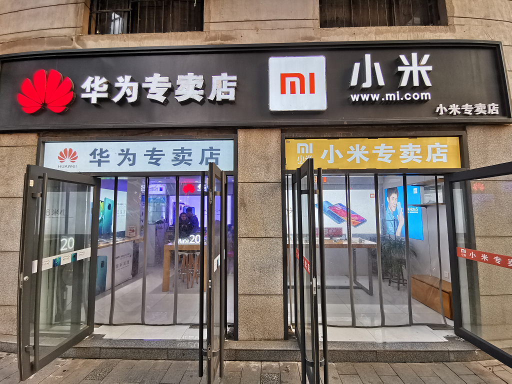 图片来源@视觉中国文 | 王新喜小米10发布会上雷军说:"高端手机一直是