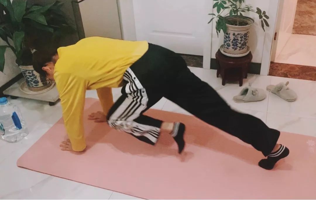 体育老师喊你争做健身小达人!