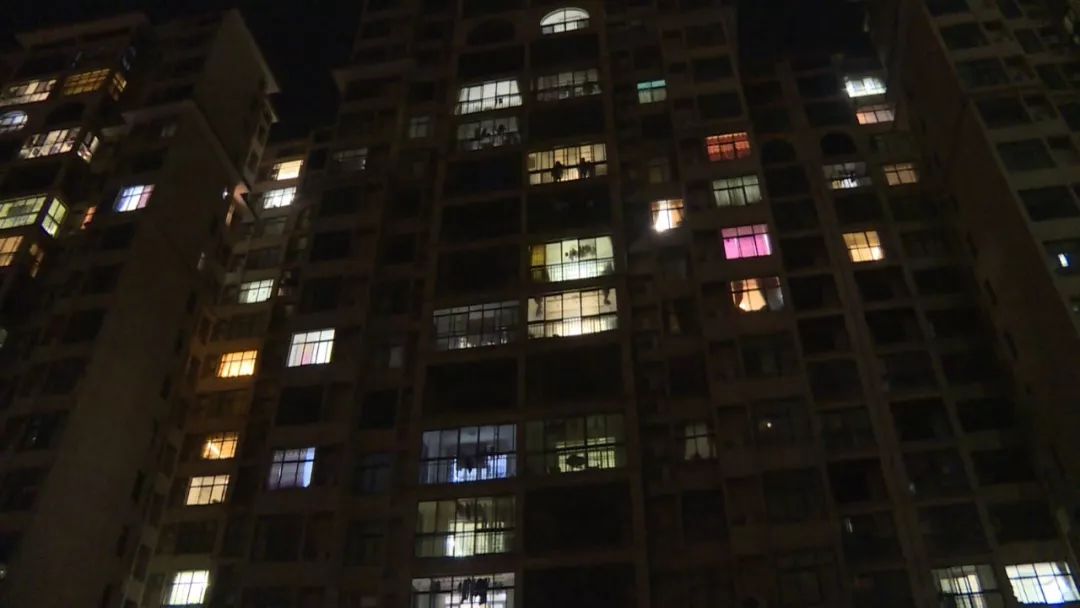 我县开展物管小区夜晚疫情防控专项督查