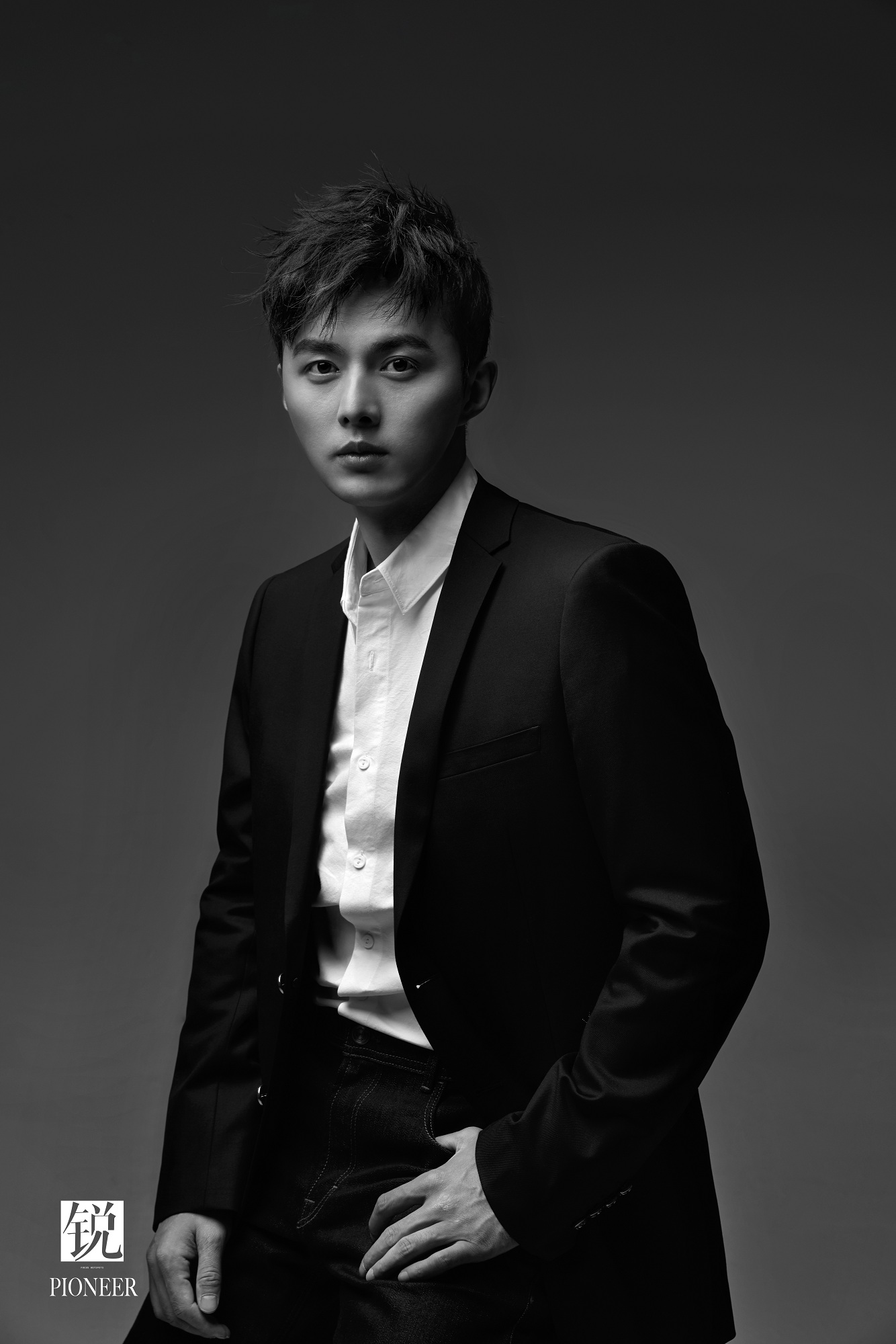 叶祖新全新大片曝光多种风格诠释别样时尚魅力