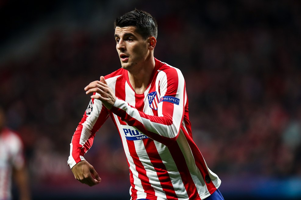 今天这场比赛两队都尽遣最强阵容出战,利物浦方面仍旧是4-3-3阵型