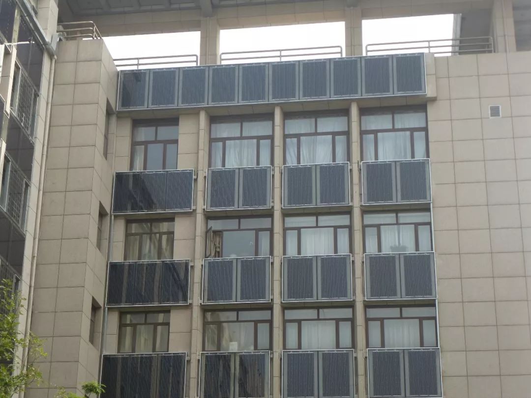 河北省人大主楼等8栋建筑的屋顶和墙面河北省政协光伏建筑一体化示范