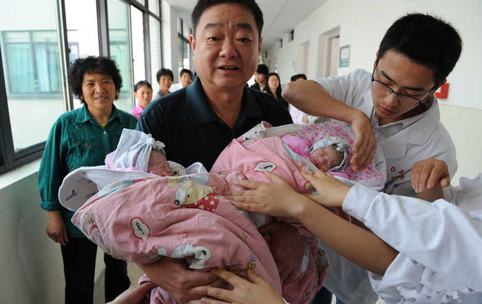 高龄产子越来越多高龄产妇拼二胎的背后其实是一个家庭的无奈