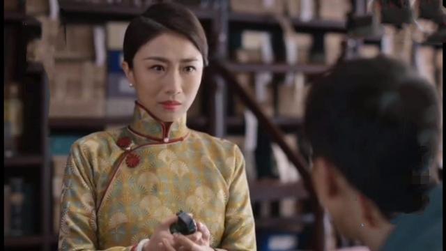 孙红雷宠坏小15岁娇妻,带到《新世界》演戏,177身高穿旗袍真绝_王骏迪