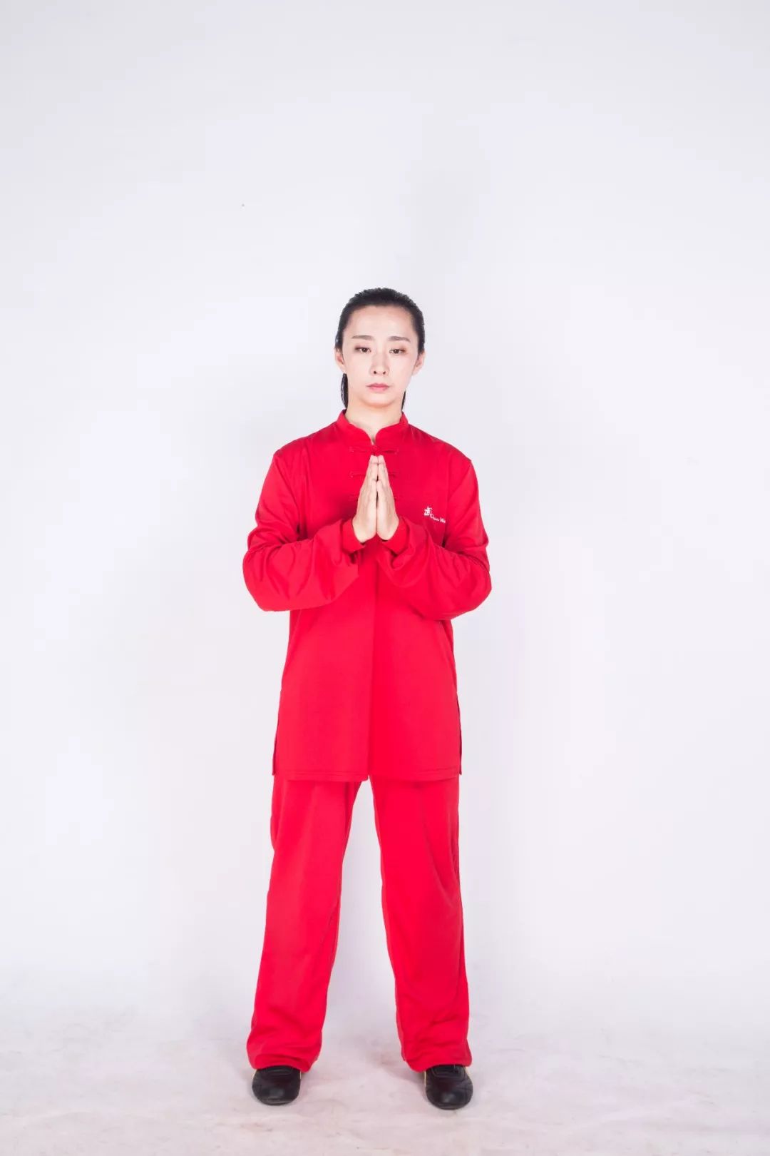 科学应对疫情请您居家健身全国冠军侯雯示范健身气功易筋经