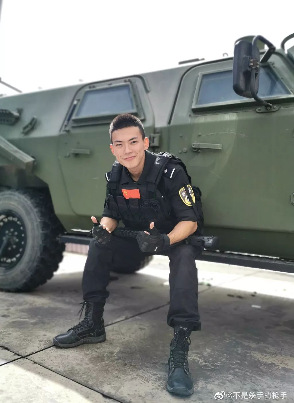 这"基层f4"颜值炸裂,你还嗑什么抖音十层滤镜油腻男!_工作