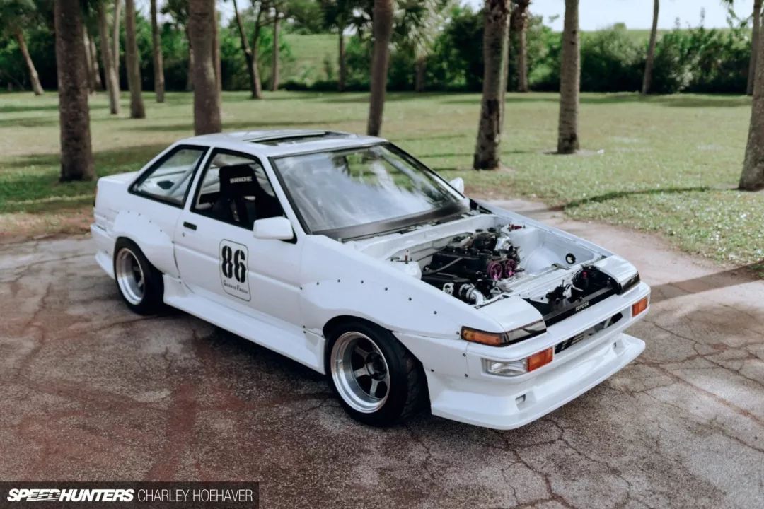 一辆稀有的 ae86,被车主改装成赛车,如果去《头文字d》会怎样?