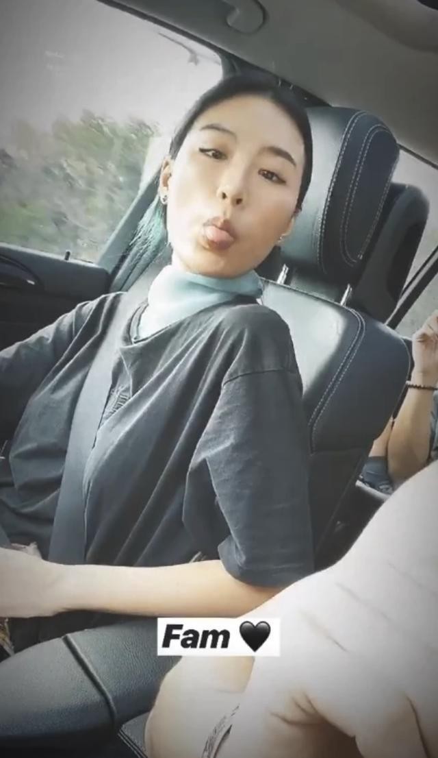 高以翔女友走出男友离开阴影,开心晒与好友游玩照!