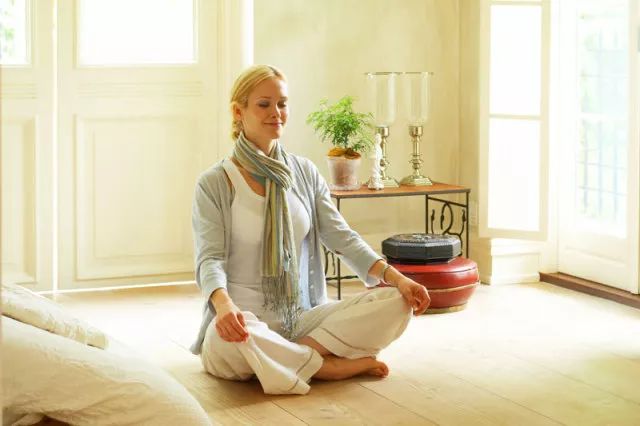 坚持瑜伽盘腿坐每天十分钟身体会发生怎样的变化
