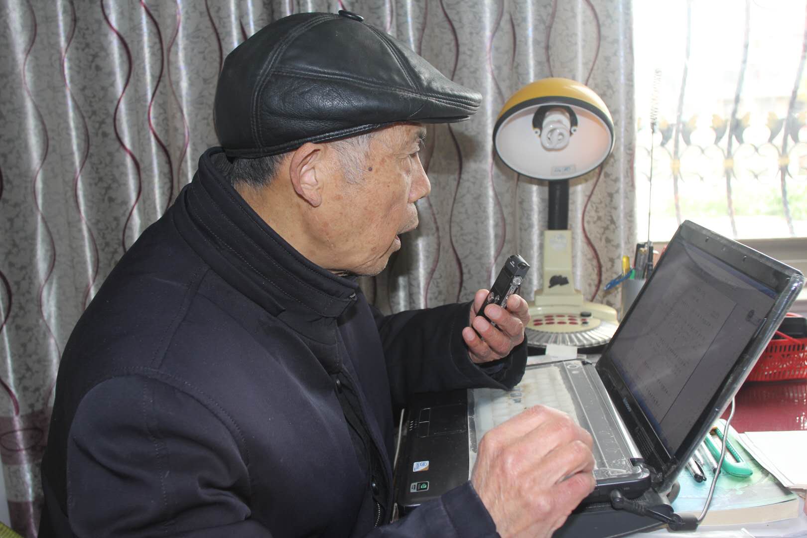 七旬退役军人为战疫谱曲写歌_潘兴元