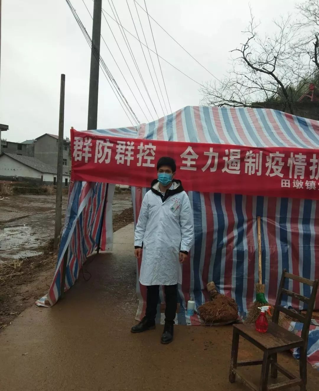 他叫郑敏,广信区田墩镇黄市卫生院一名临床医生.