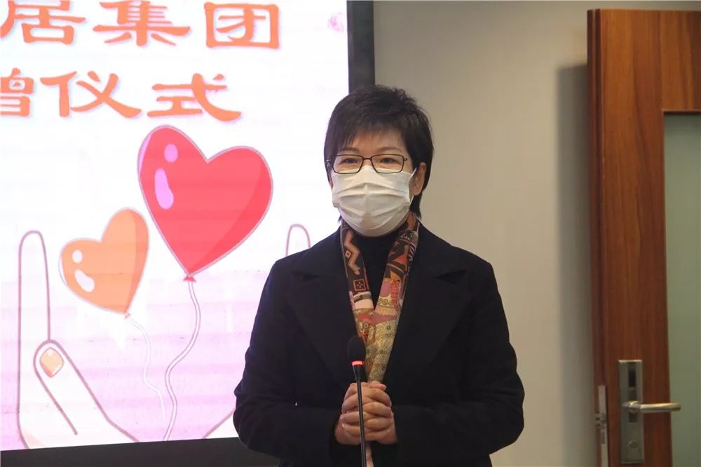 广东罗浮宫家居集团总裁陈桂芳在捐赠仪式上表示,疫情爆发以来,所有