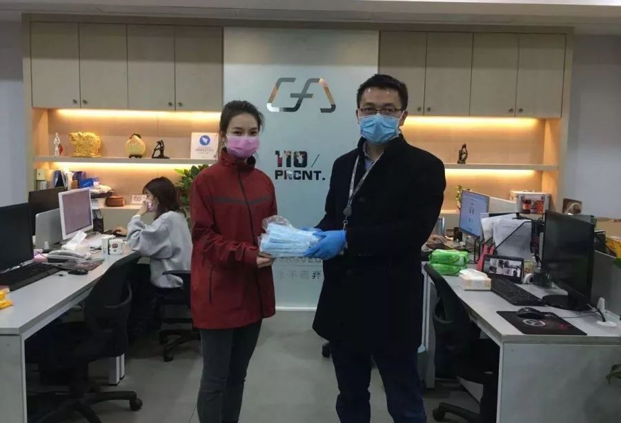 联发华美空间的德悦丰服饰小林十分感慨:商店脱销,网络无货,我们公司