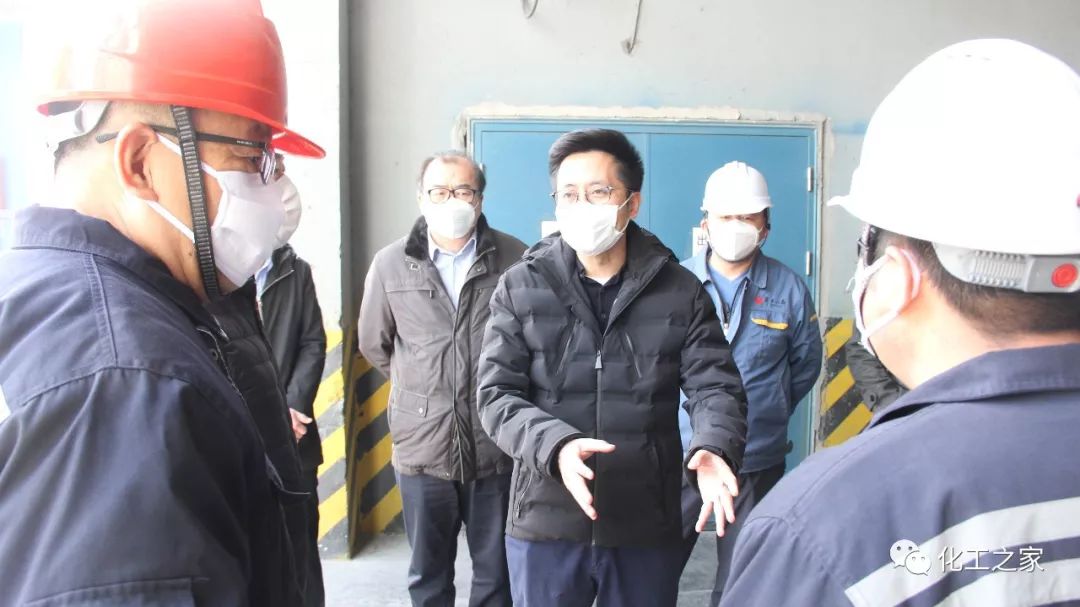 化工事业部电冶集团总经理张奕龄到化工现场办公