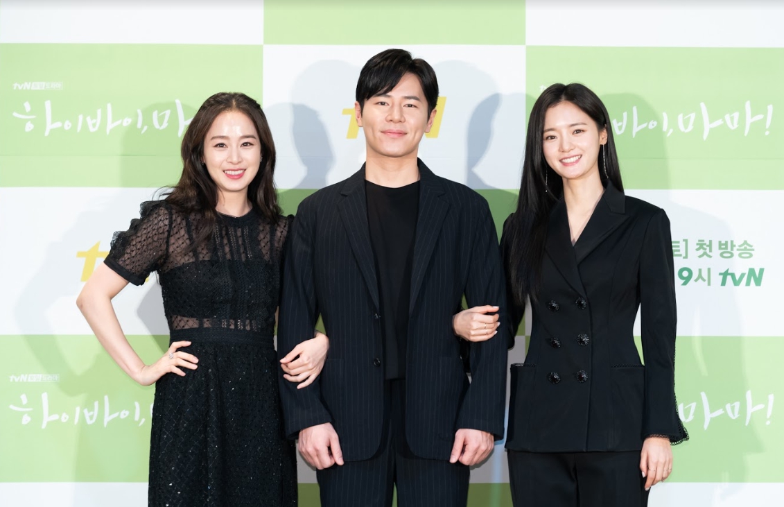 ▼金泰希(左起),李奎炯,高甫洁合影.又一位女神回来了!