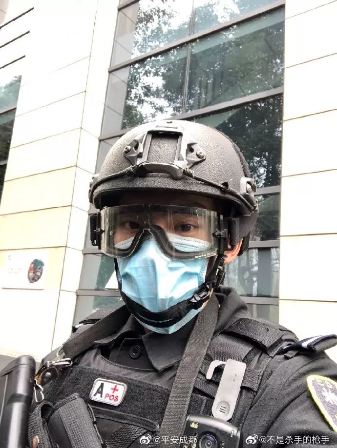 这"基层f4"颜值炸裂,你还嗑什么抖音十层滤镜油腻男!_工作