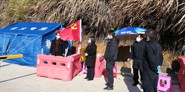 挺在疫情防控一线的政法干部卢永森我是党员我先上