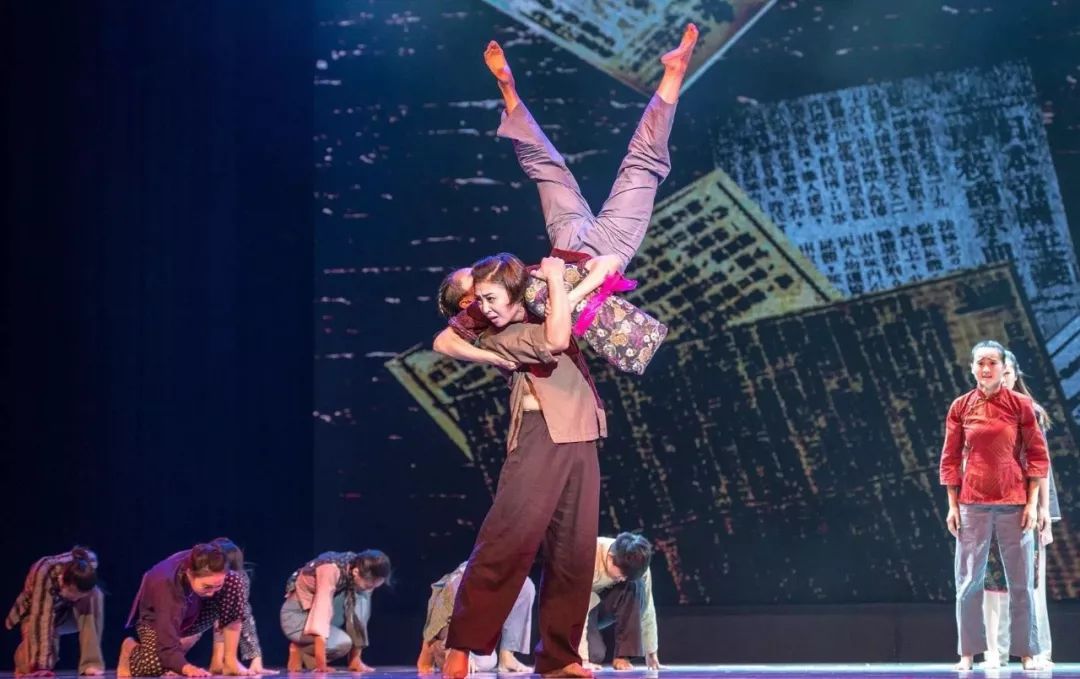 以舞抗疫|姜雨欣:舞蹈作品分享《南京·亮》困境面前从不屈服