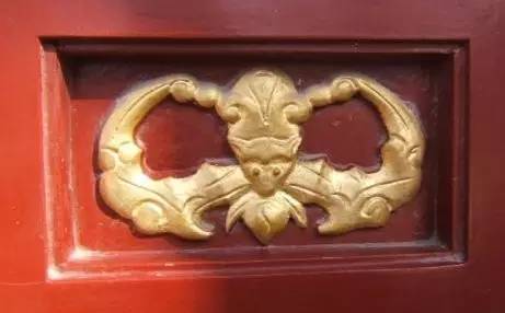 恭王府据说有9999只蝠,具体有多少无从考证,但是蝠成为福的象征是毋庸