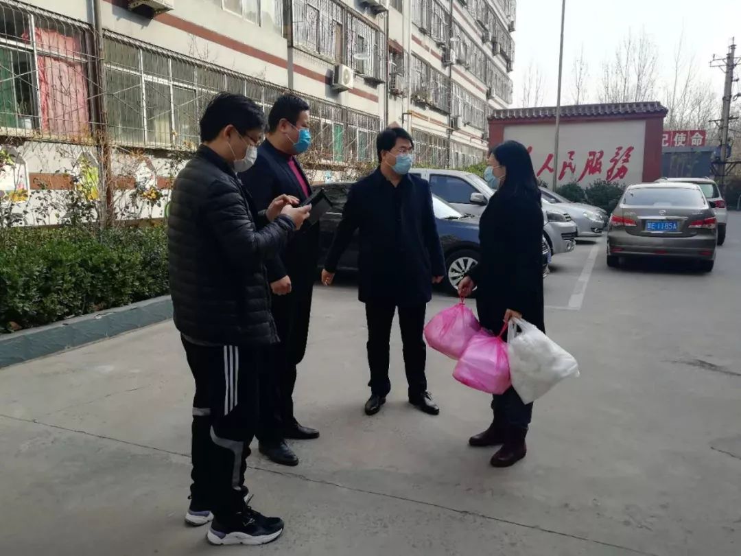 副区长黄会安联系邢台市路桥公司为西门里街道办事处捐赠防疫物资