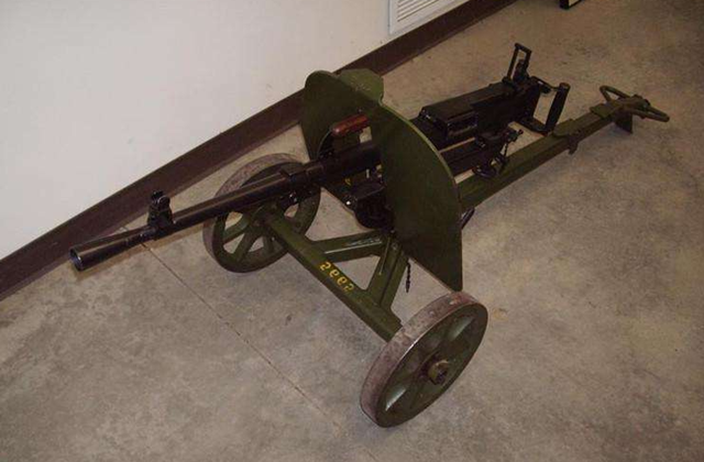 原创重机枪两侧的护盾挡不住子弹为何还要装上去高明之举