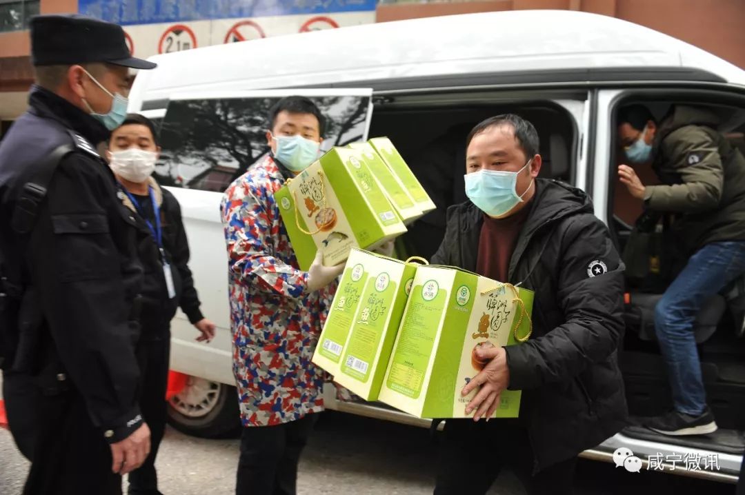 220份嘉鱼牌洲圆子送给白衣天使…_张德胜