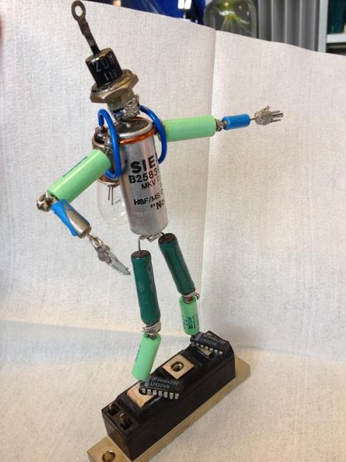 废弃电子元器件做成艺术品竟然美得惊人