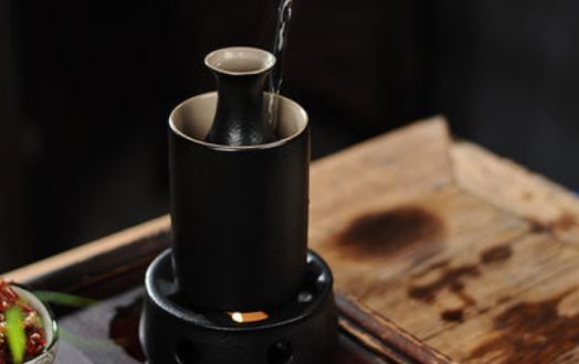 葡萄酒温酒方式:小火加温加热温度:可以煮开,注意控