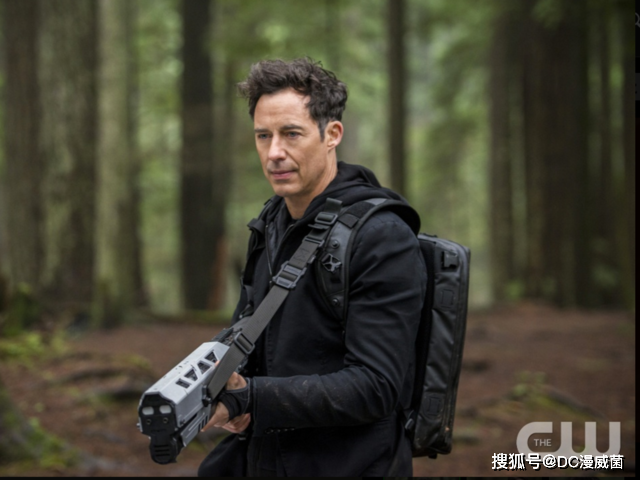 闪电侠第六季出现两个威尔斯一个是遗弃者另一个神秘莫测