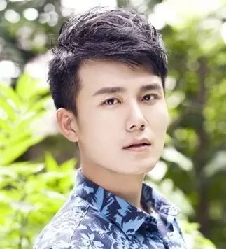 发型丨稳重帅气的男学生发型魅力男必杀技