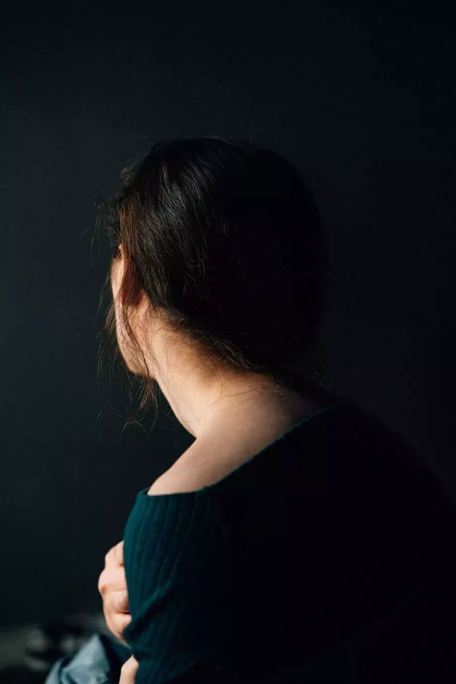 朦胧气氛下的女性肖像摄影