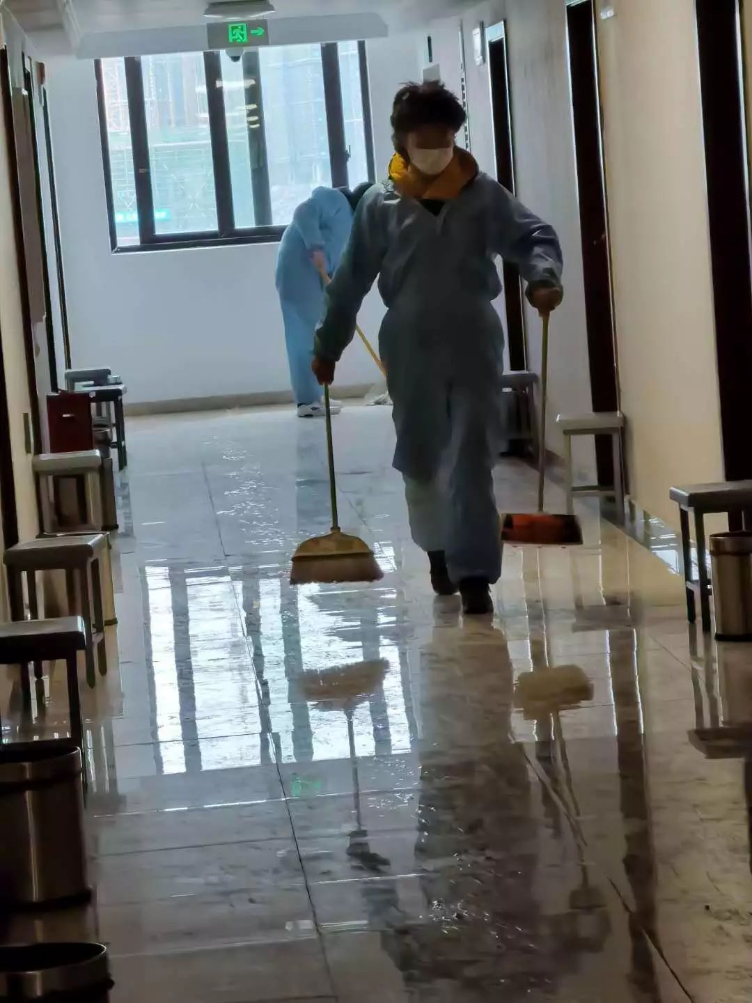 逆行者的一天建议wifi连接下观看视频纬创重庆全民战疫联防抗疫请