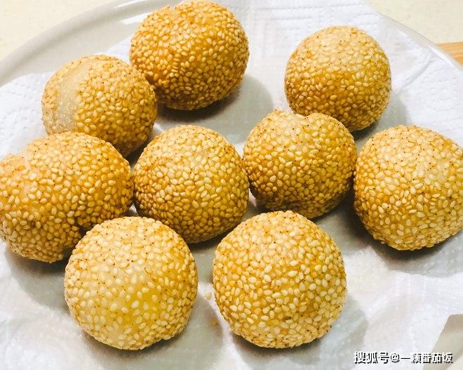 炸麻团，万万不要滚油下锅，学会这几步，麻团香甜软糯，个个空心_豆沙