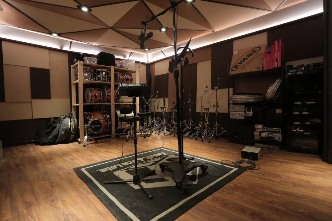 siaxttl在明星录音棚录音是种什么样的体验