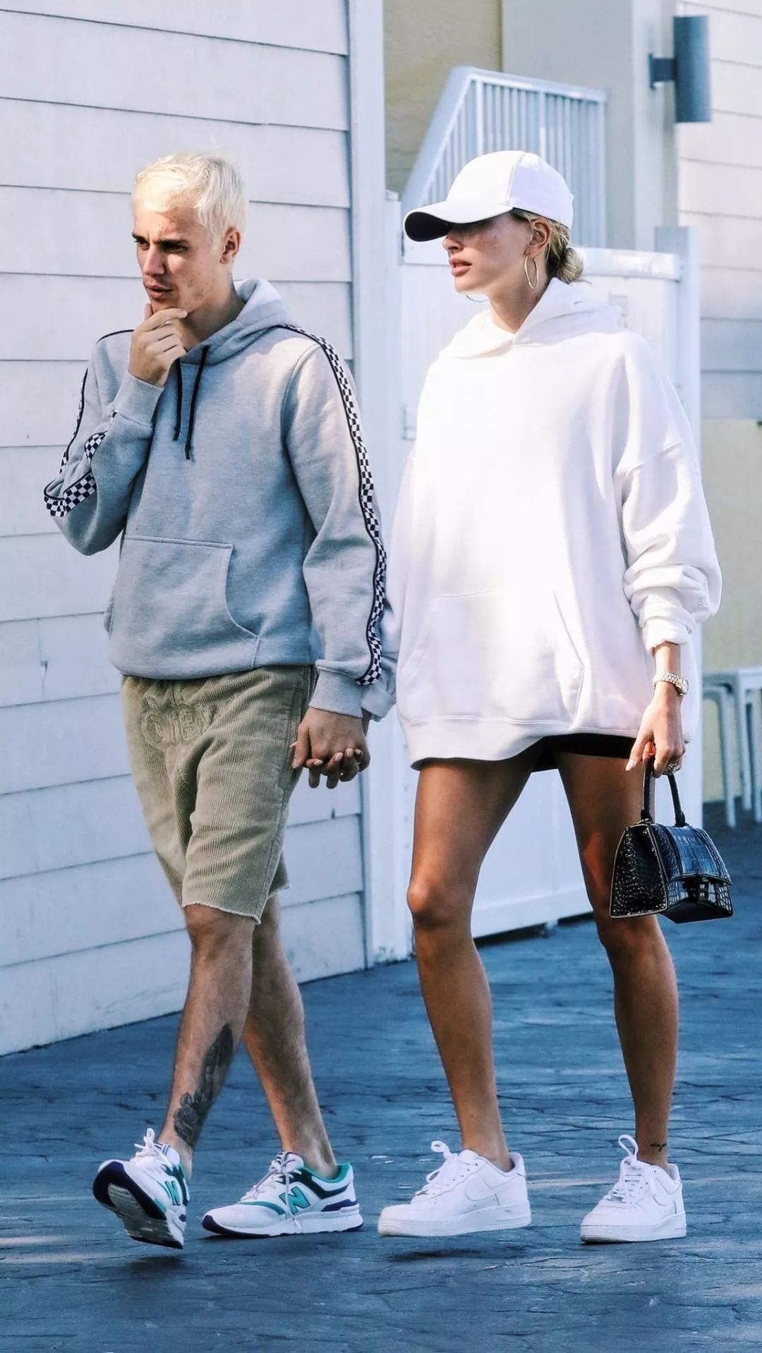 af1和白袜子更是绝配,不仅增加层次感还可以让你的搭配不那么单调.