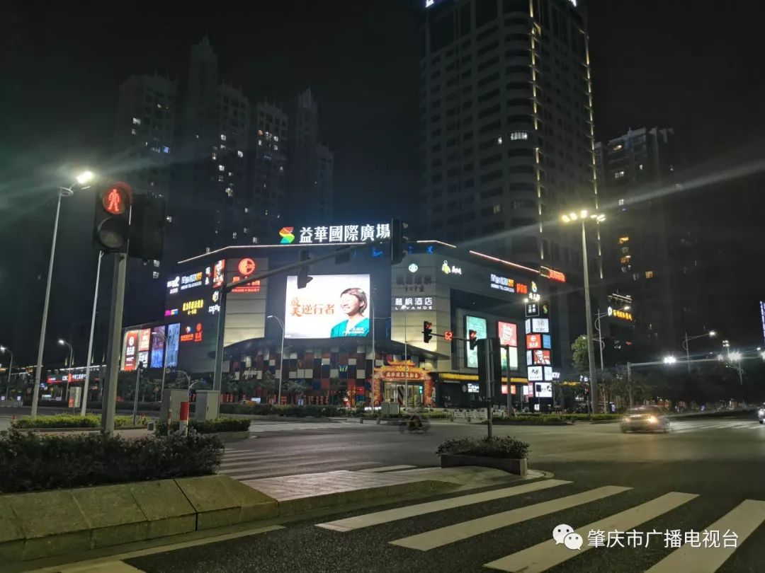 今晚,他们的脸庞"照亮"肇庆!广东多城向"最美逆行者"亮灯致敬!_广场