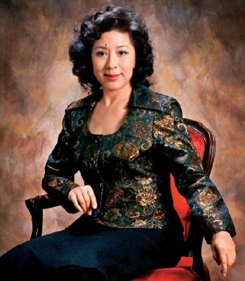 登8次春晚的关牧村曾捡烂菜充饥被小6岁丈夫家暴今成赢家