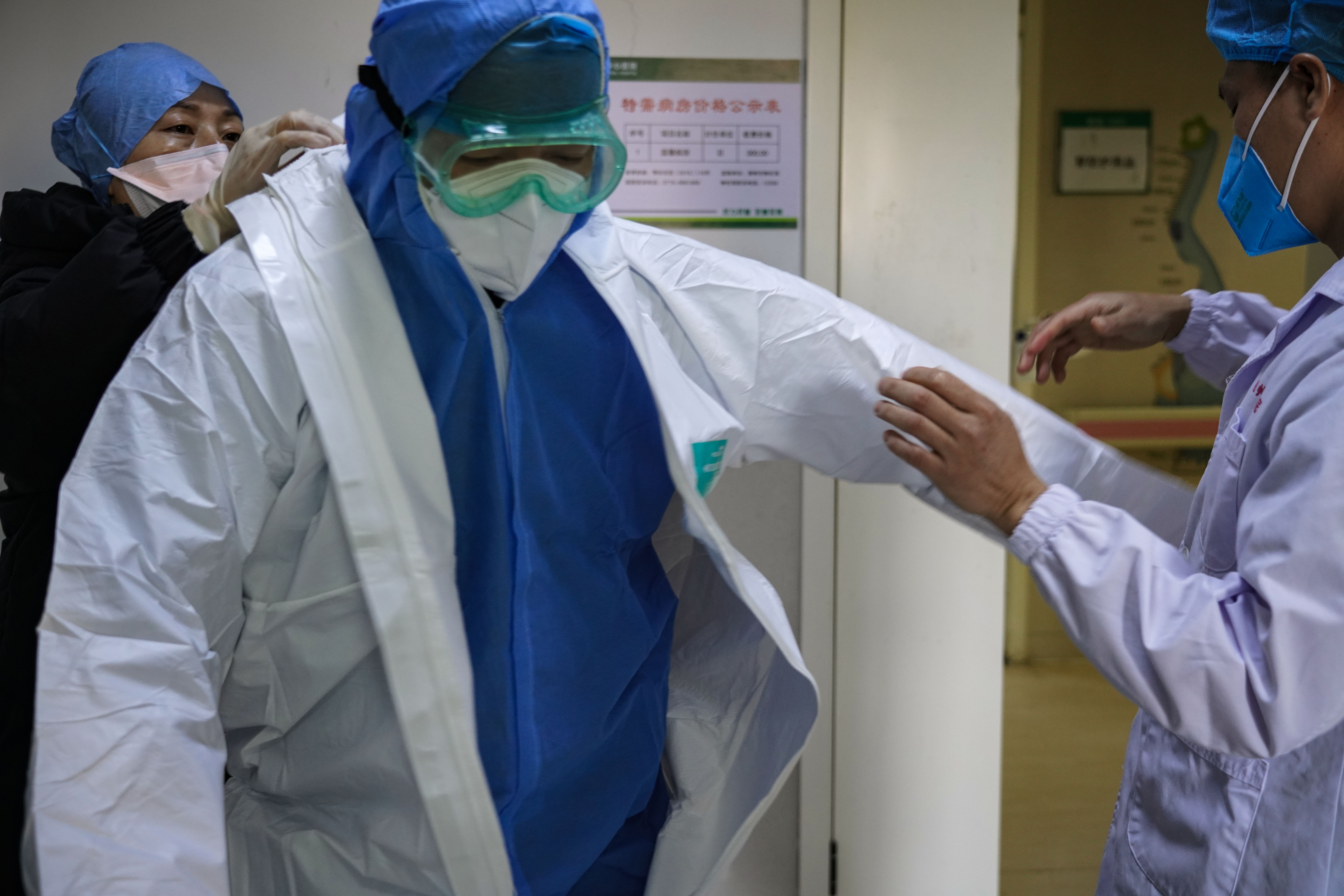 探访荆州市新冠肺炎重症救治中心:医护防护武装到位