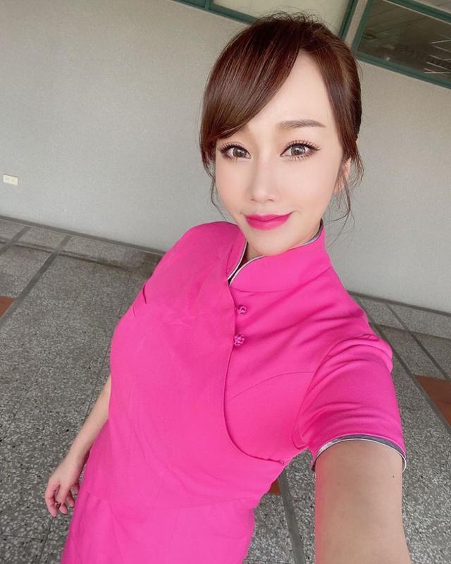 林佩瑶重新穿空姐制服网友惊艳不已依然是心目中最美空姐无误